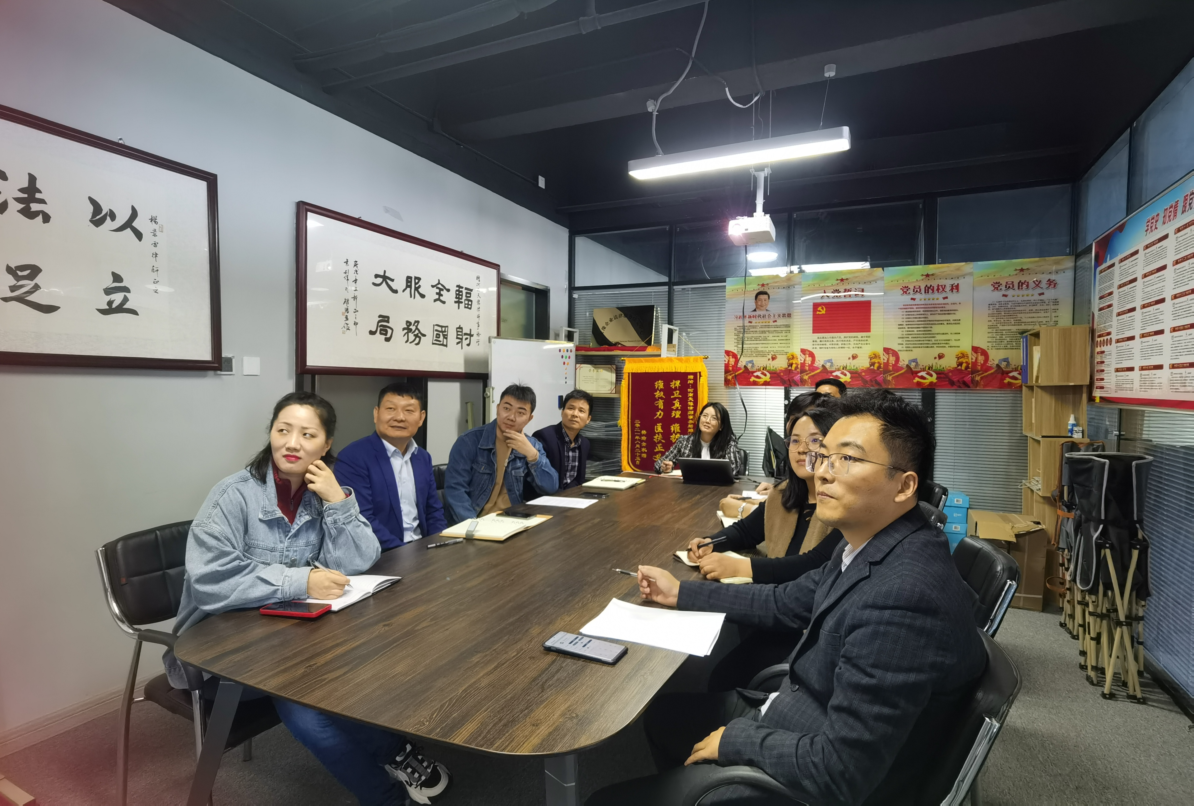 河南天豫律师事务所党支部组织全体在单位律师观看总书记在建团100周年大会上讲话(图1)